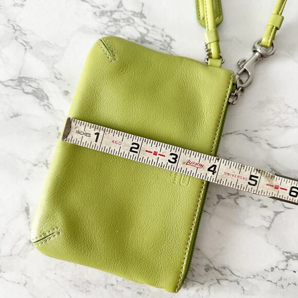 Coach Light Lime Green Soft Smooth Leather Zip Top Wristlet Classic hangtag - Picture 12 of 12